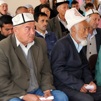 Сельский сход в Терек-Сайском АА Джалал-Абадской области по информированию о результатах проекта 