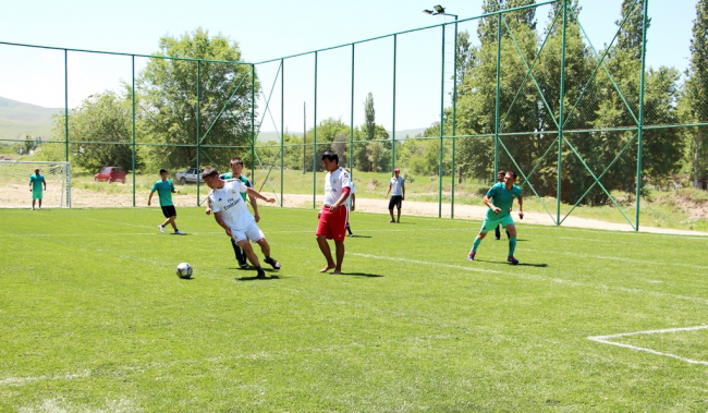 Органы МСУ Кызыл-Тууского муниципалитета Чуйской области построили мини-футбольное поле при поддержке Швейцарии