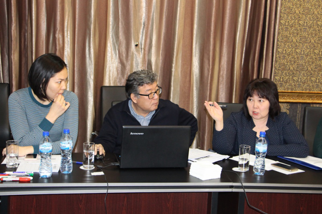 Представители Министерства труда и социальной защиты КР обсуждают проект Программы государственного социального заказа на 2018 год